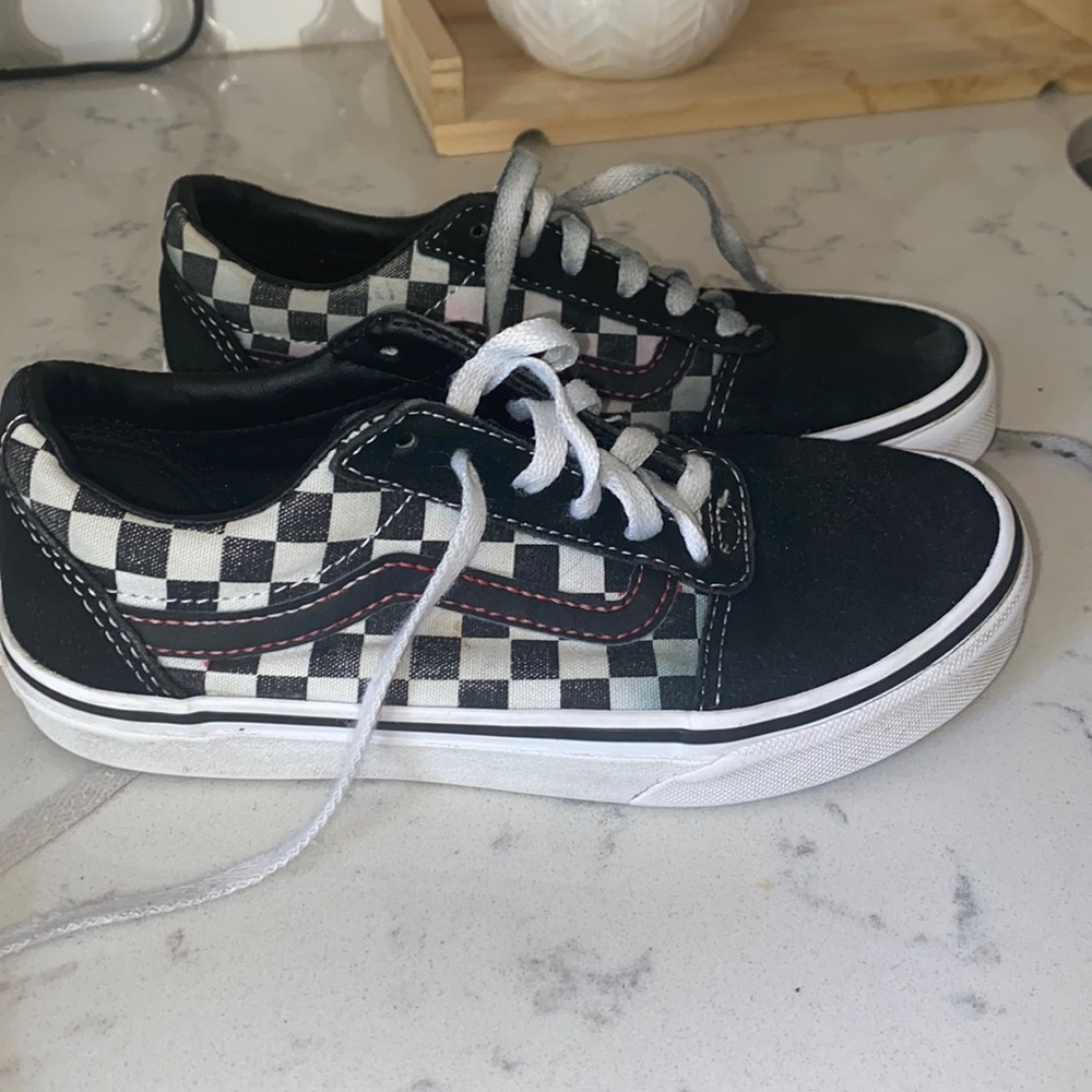 Vans tennis shoes 👟 for youth boys Size 1.5